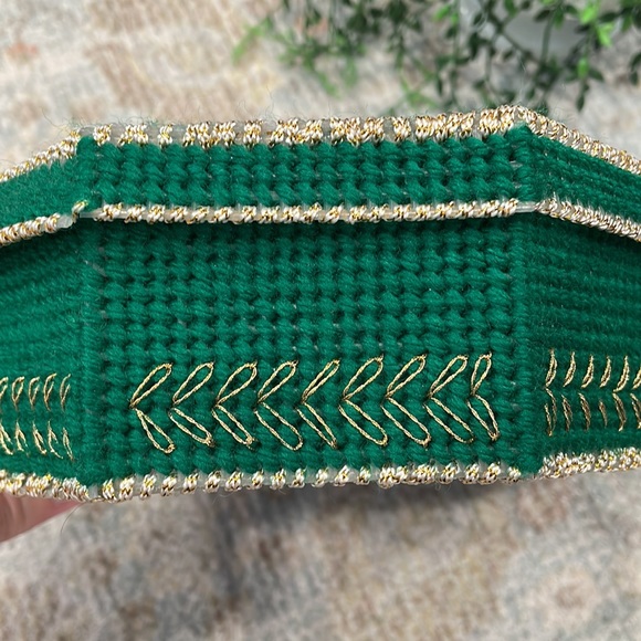 Needlepoint trinket box - Picture 8 of 8